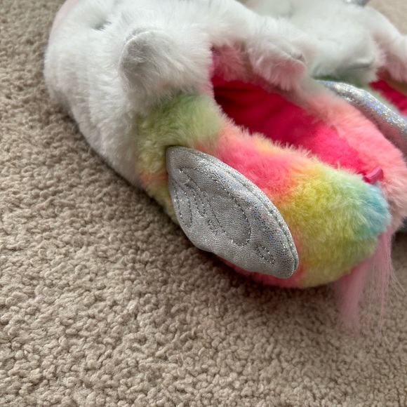 Size 13/1 unicorn slippers - Picture 5 of 8